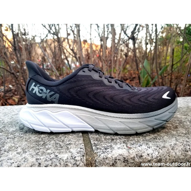 HOKA Arahi 6 Homme Black / White 4 HOKA Arahi 6 Homme Black / White – Image 2